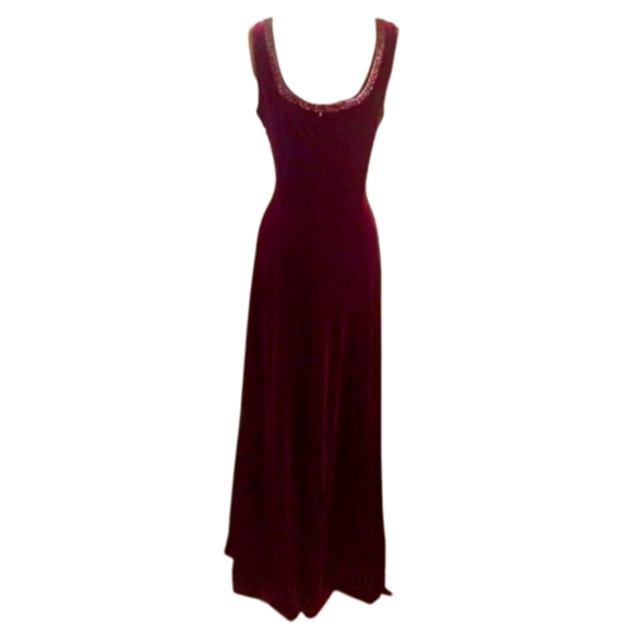 J.R Nites By Caliendo Plum Wine Embellished Scoop Neck Velvet Evening Gown Sz 6 - Picture 1 of 4